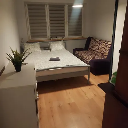 Night Host Apartament *